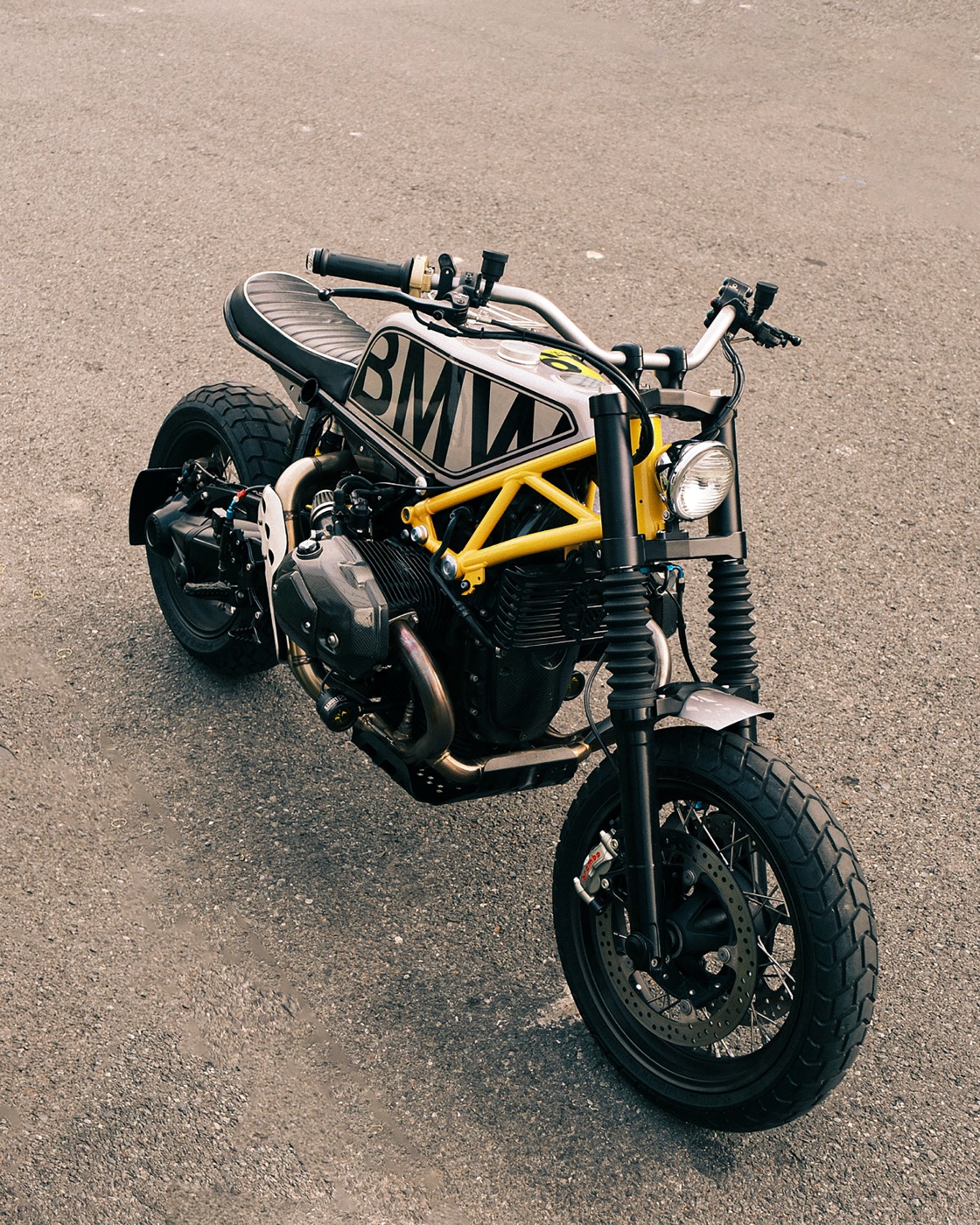 カスタムR NineT — 斜めカットの速度感